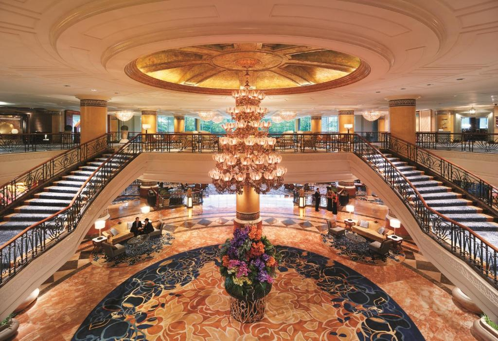 Shangri-La Makati Exterior